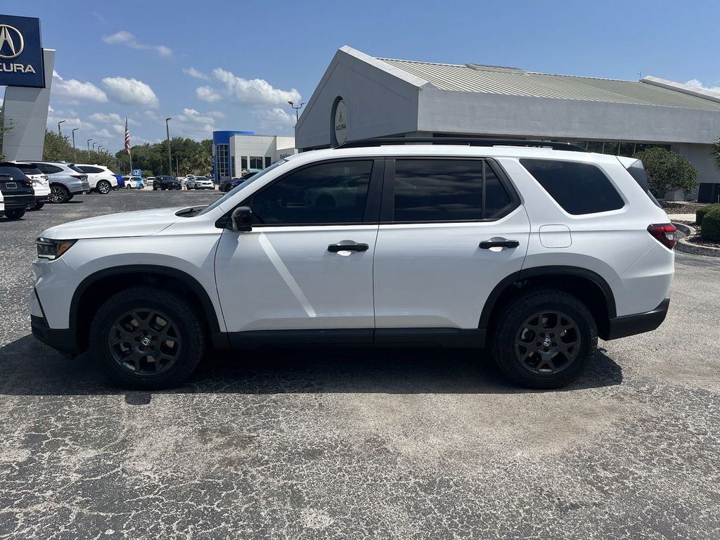 new 2025 Honda Pilot car, priced at $49,296