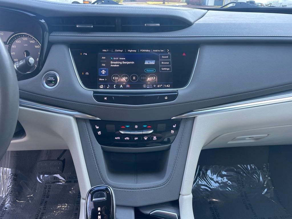 used 2023 Cadillac XT5 car, priced at $37,500