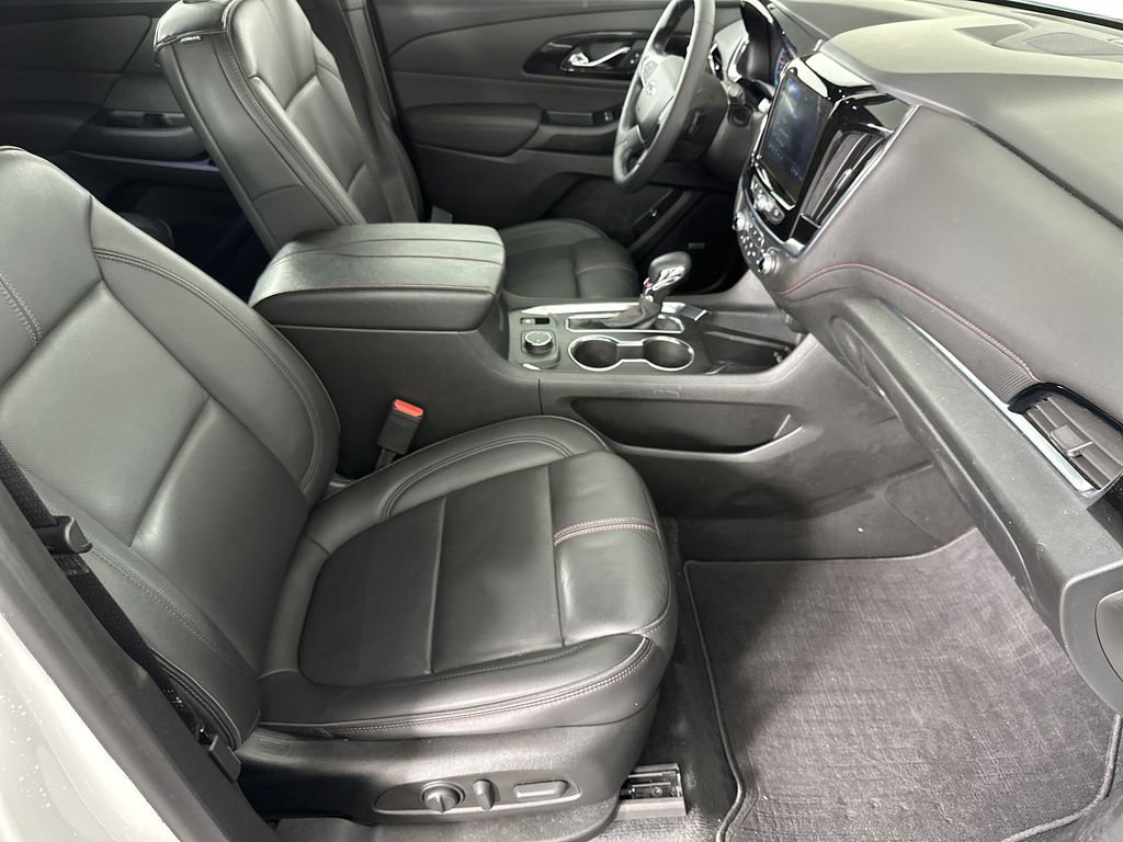 used 2022 Chevrolet Traverse car, priced at $32,988