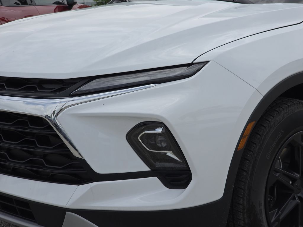 new 2025 Chevrolet Blazer car, priced at $33,219