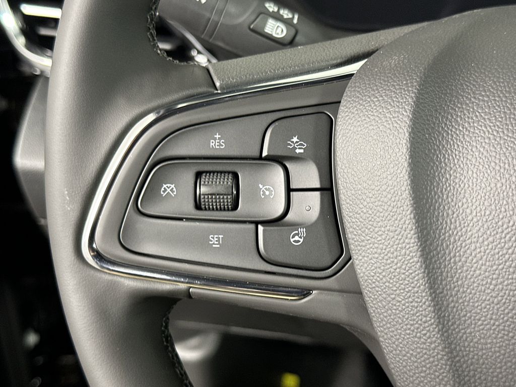 new 2025 Buick Envista car, priced at $29,570
