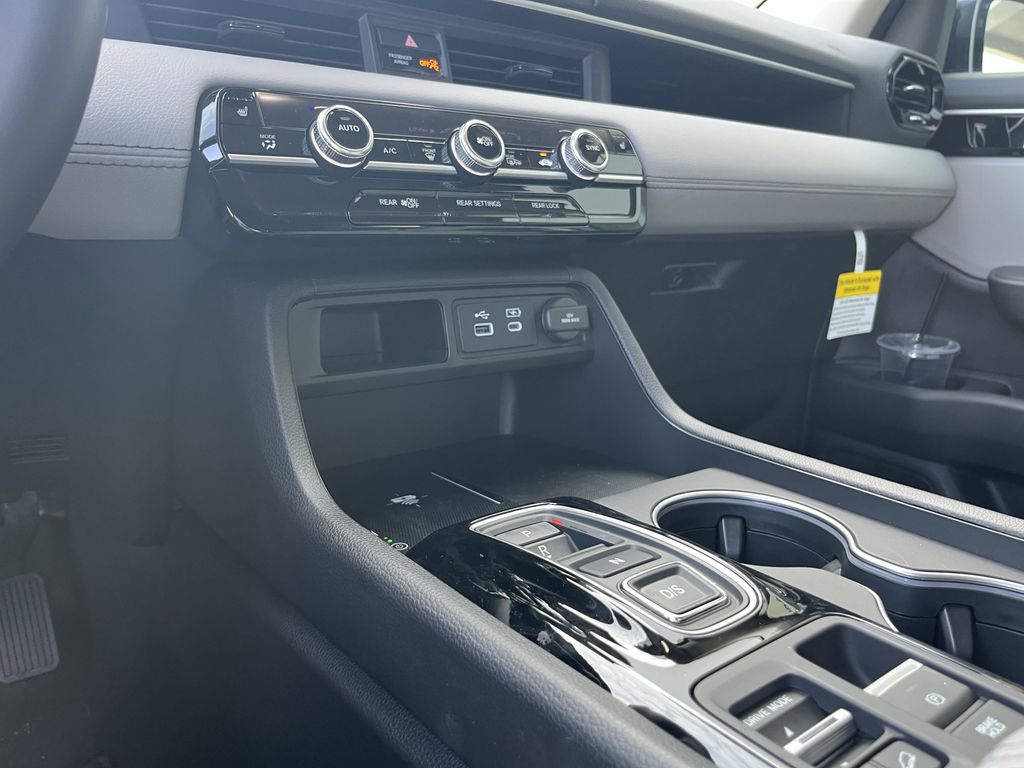 new 2025 Honda Pilot car, priced at $47,942