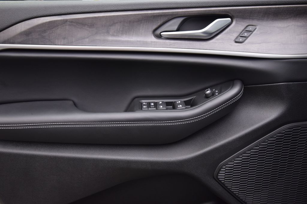 new 2025 Jeep Grand Cherokee car, priced at $44,150