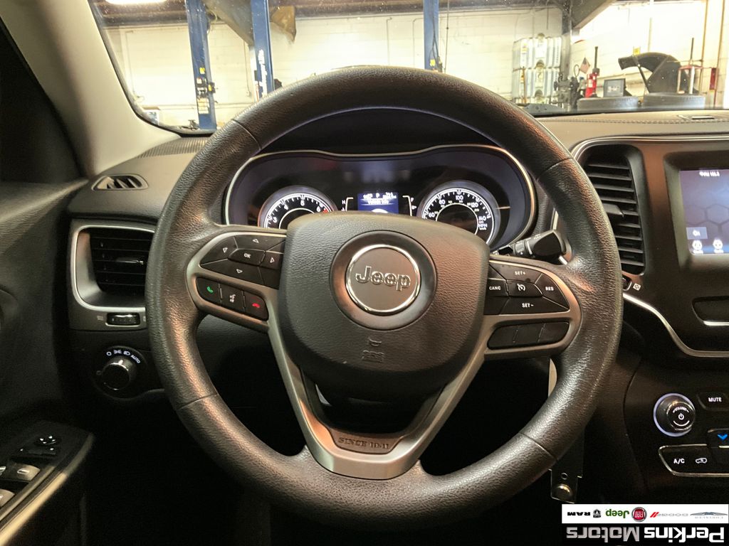 used 2020 Jeep Cherokee car, priced at $16,783