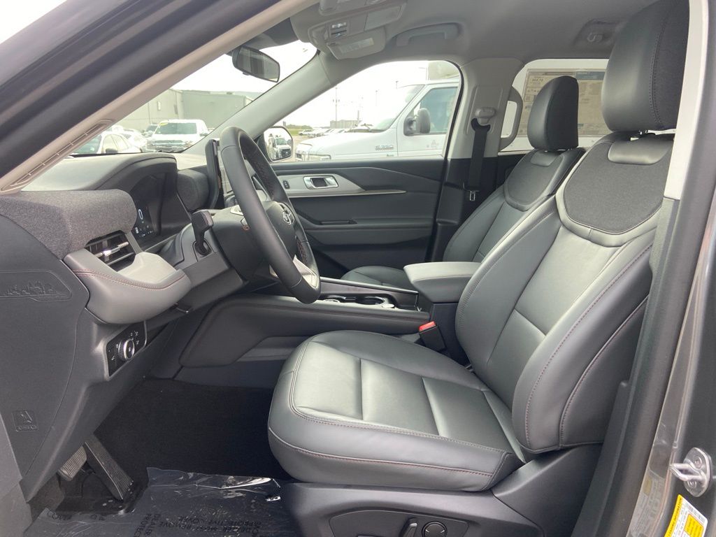 new 2025 Ford Explorer car, priced at $41,538