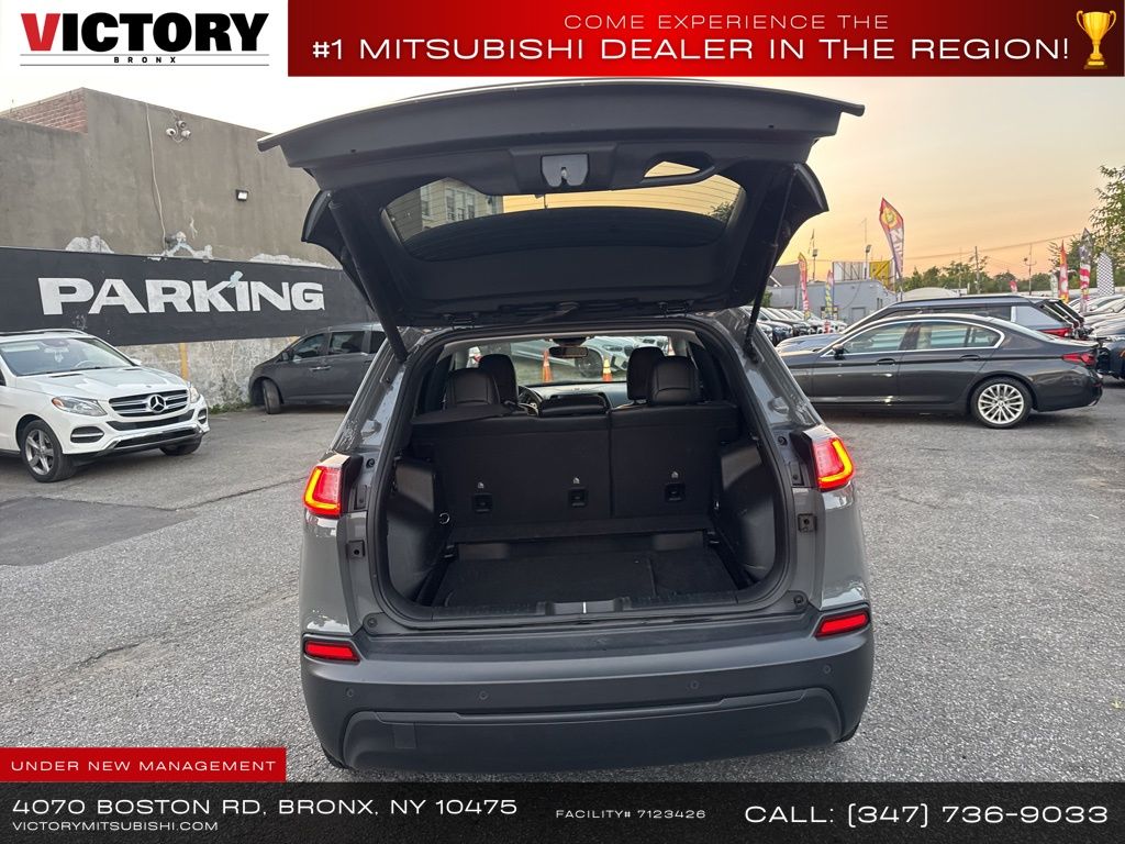 used 2023 Jeep Cherokee car, priced at $17,999