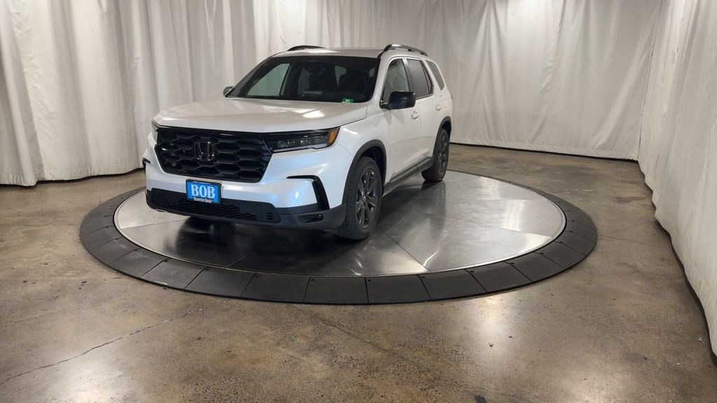 new 2025 Honda Pilot car, priced at $44,205