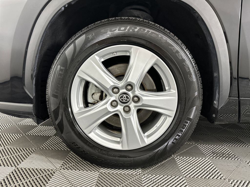 used 2023 Toyota Highlander car, priced at $33,697