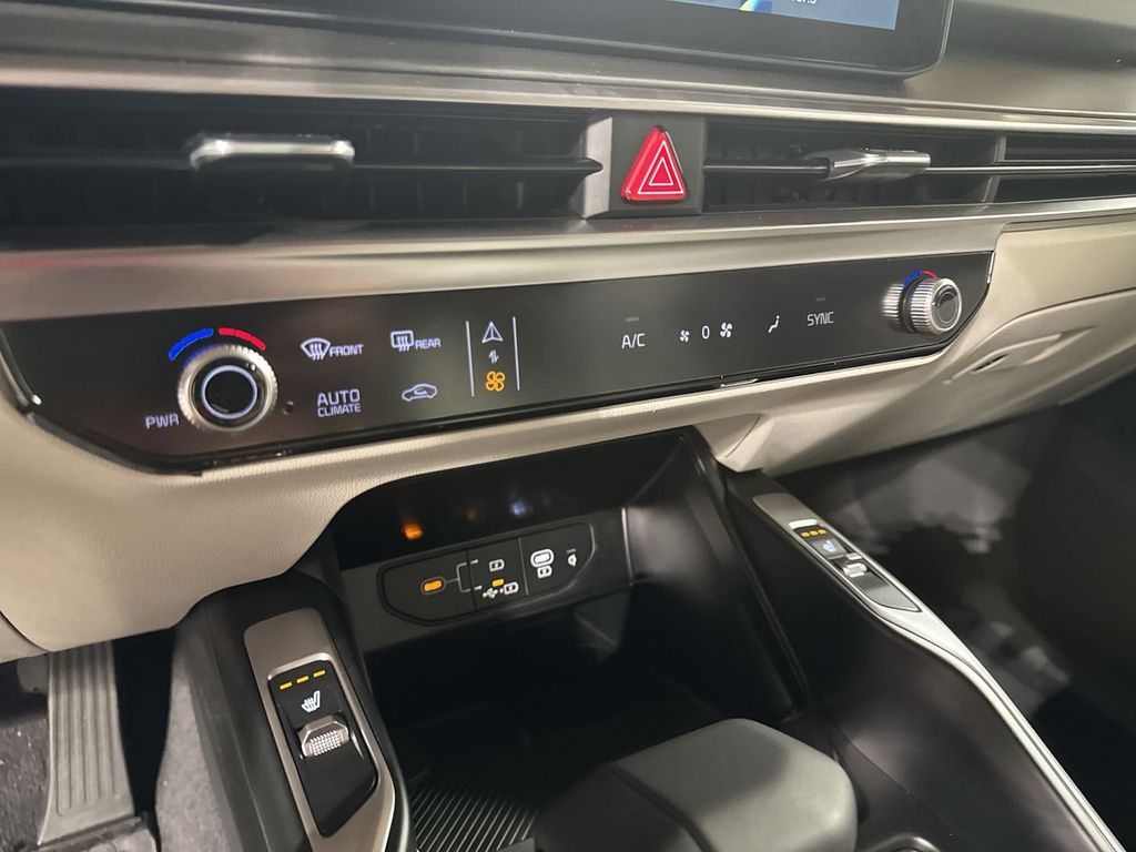 new 2025 Kia Sorento car, priced at $42,071