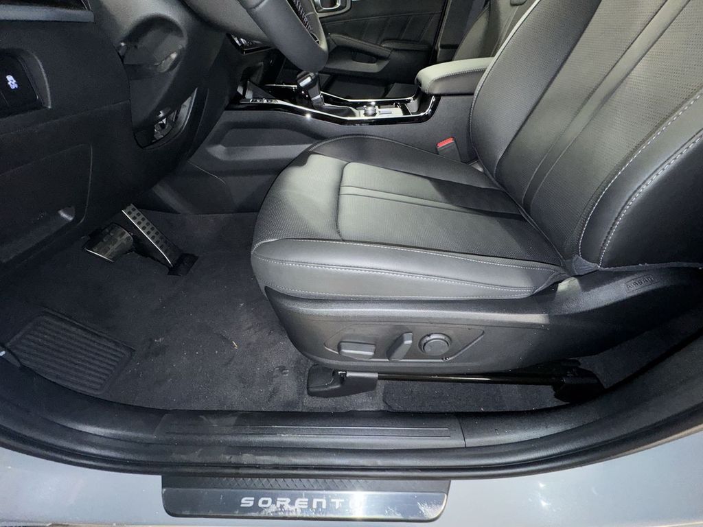 new 2025 Kia Sorento car, priced at $45,775