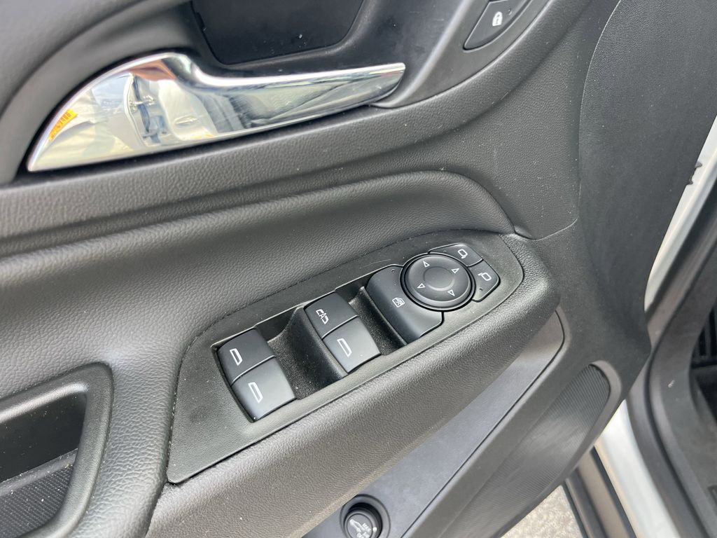 used 2022 Chevrolet Equinox car, priced at $20,991