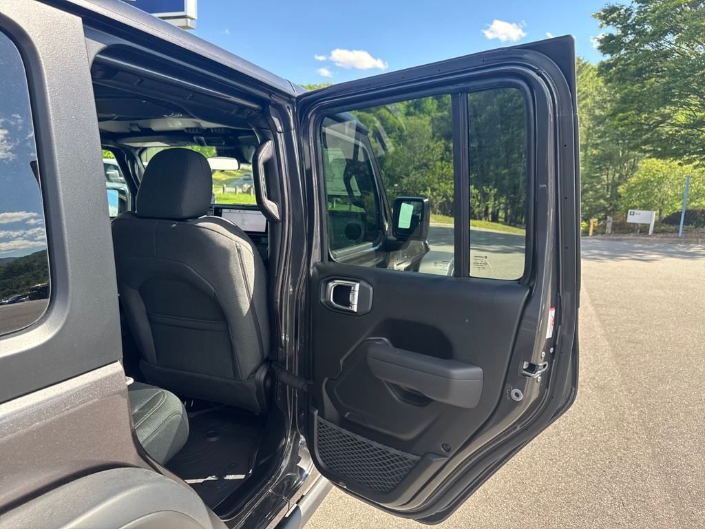 new 2025 Jeep Wrangler car, priced at $49,327