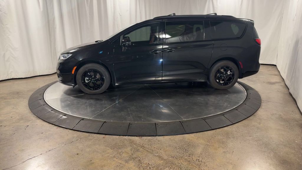 used 2021 Chrysler Pacifica Hybrid car, priced at $27,482