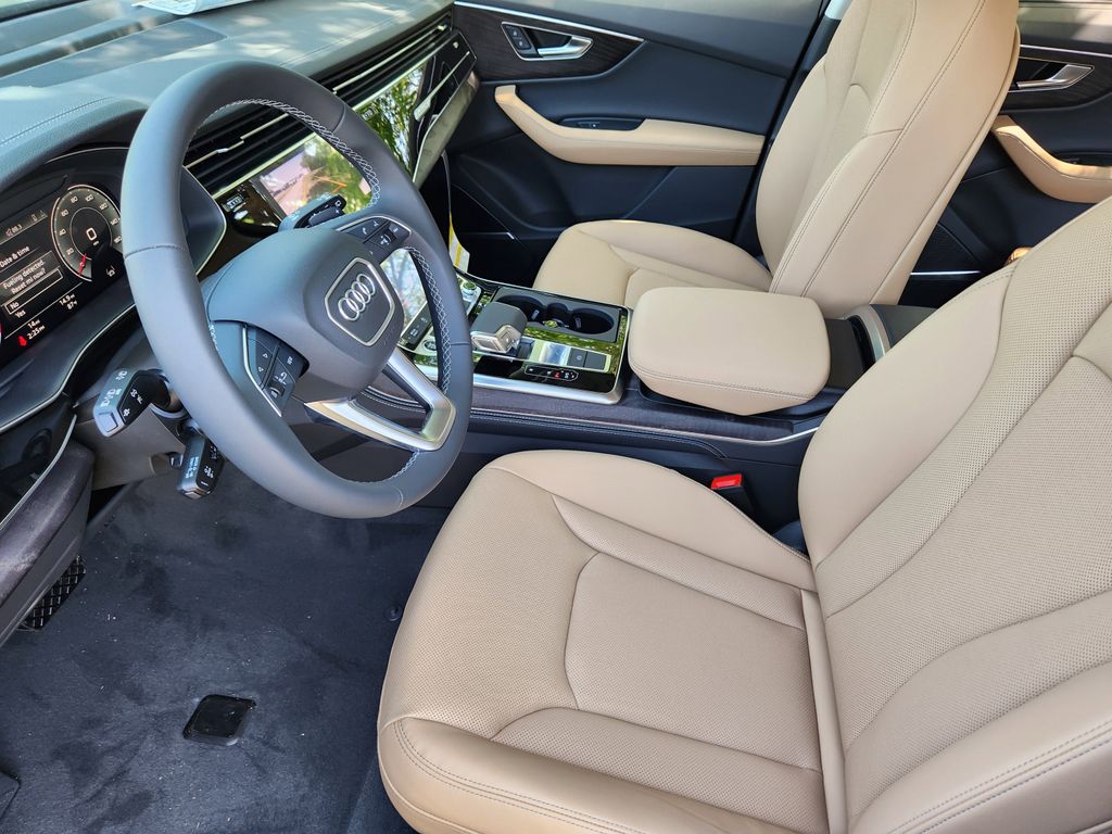 new 2025 Audi Q7 car, priced at $77,840