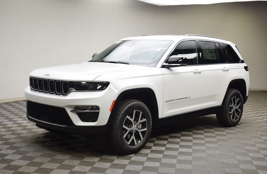 new 2025 Jeep Grand Cherokee car, priced at $42,570