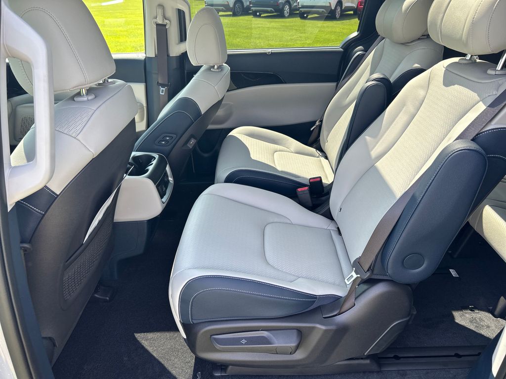 new 2026 Kia Carnival Hybrid car, priced at $53,074