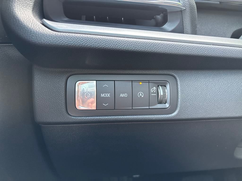 new 2025 Chevrolet Traverse car, priced at $44,695