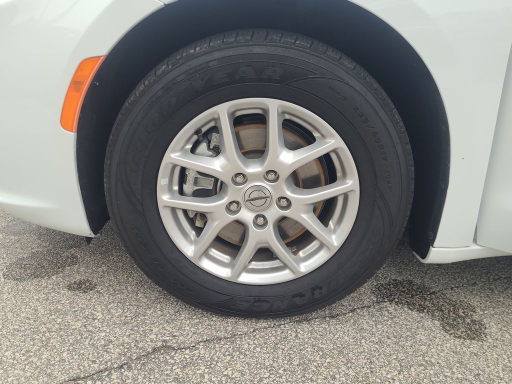 used 2023 Chrysler Pacifica car, priced at $24,987