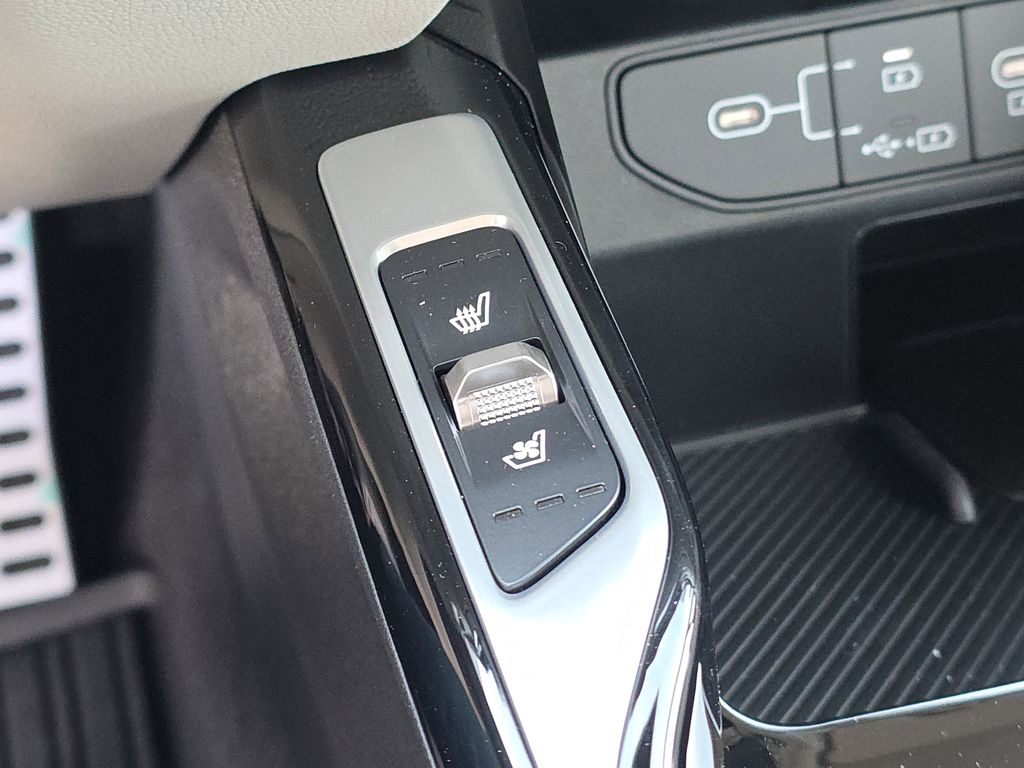 new 2025 Kia Sorento car, priced at $38,877