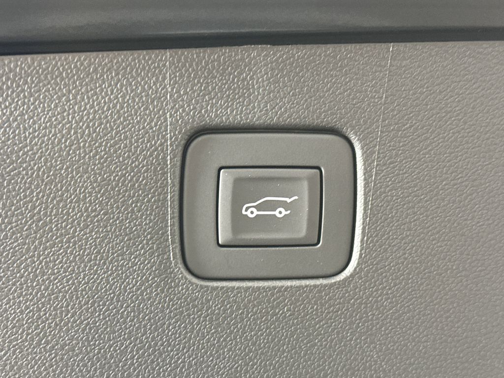 new 2025 Buick Envista car, priced at $25,685