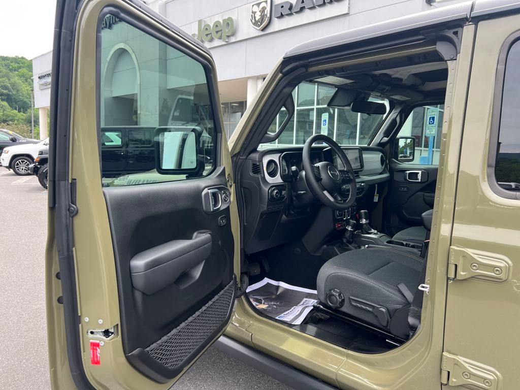 new 2025 Jeep Wrangler car, priced at $48,327