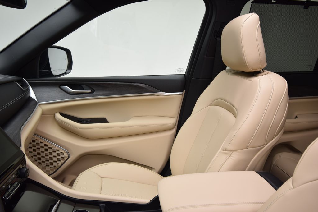 new 2025 Jeep Grand Cherokee car, priced at $52,938