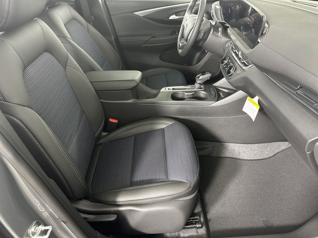 new 2025 Buick Envista car, priced at $27,375
