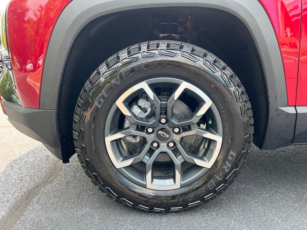 new 2025 Chevrolet Equinox car, priced at $40,370