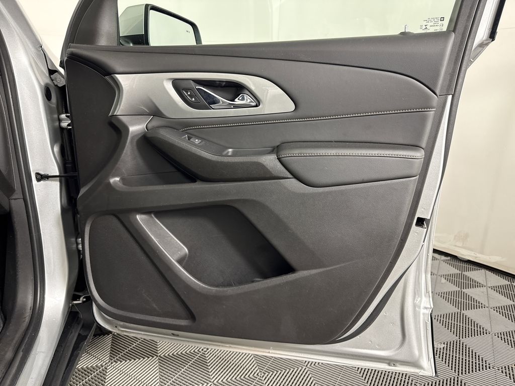 used 2021 Chevrolet Traverse car, priced at $25,997
