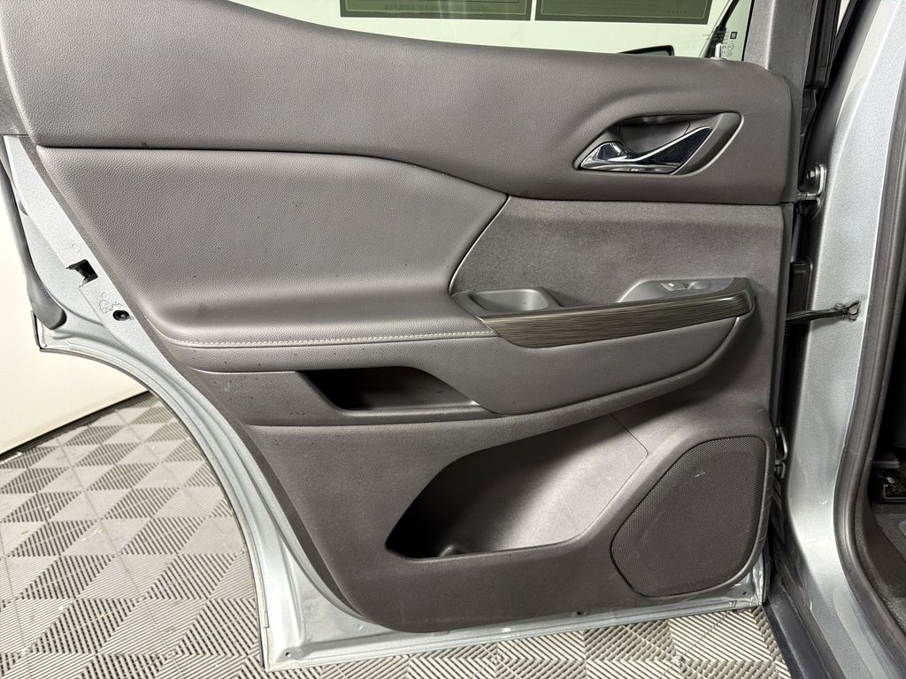 used 2023 GMC Acadia car, priced at $26,555