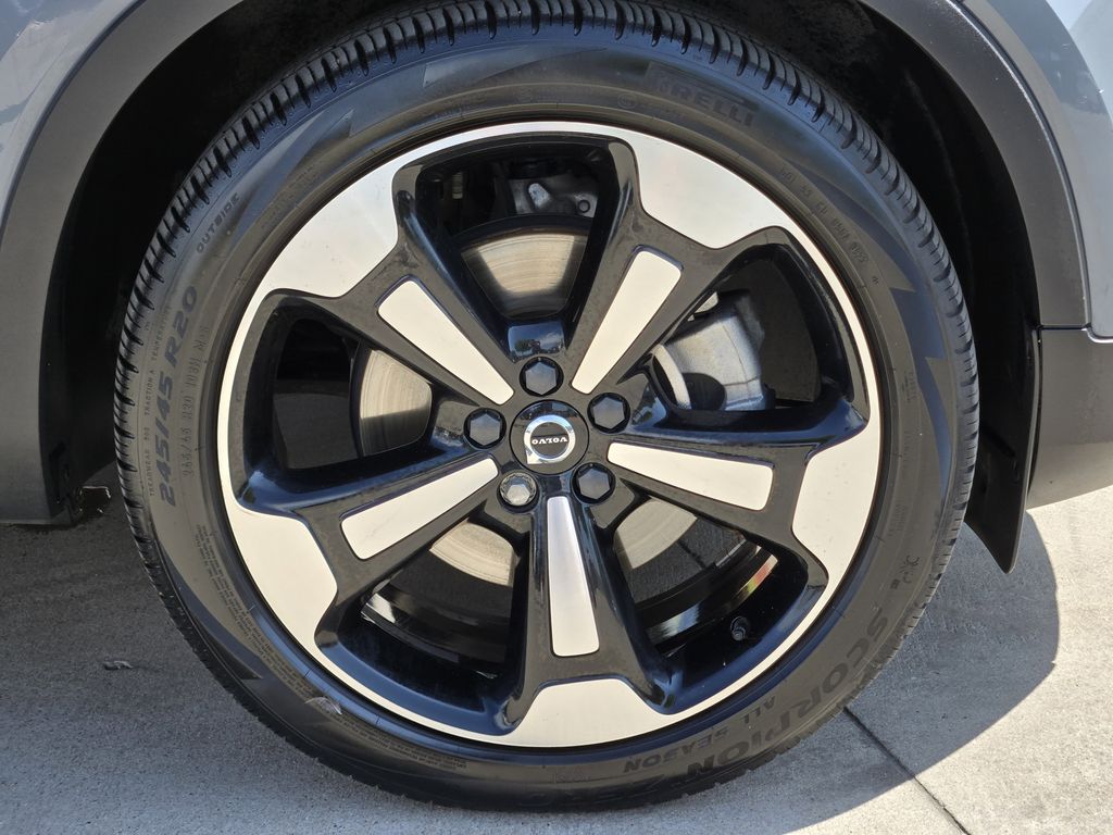 used 2021 Volvo XC40 car, priced at $22,862