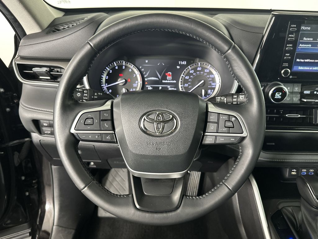 used 2022 Toyota Highlander car, priced at $34,711
