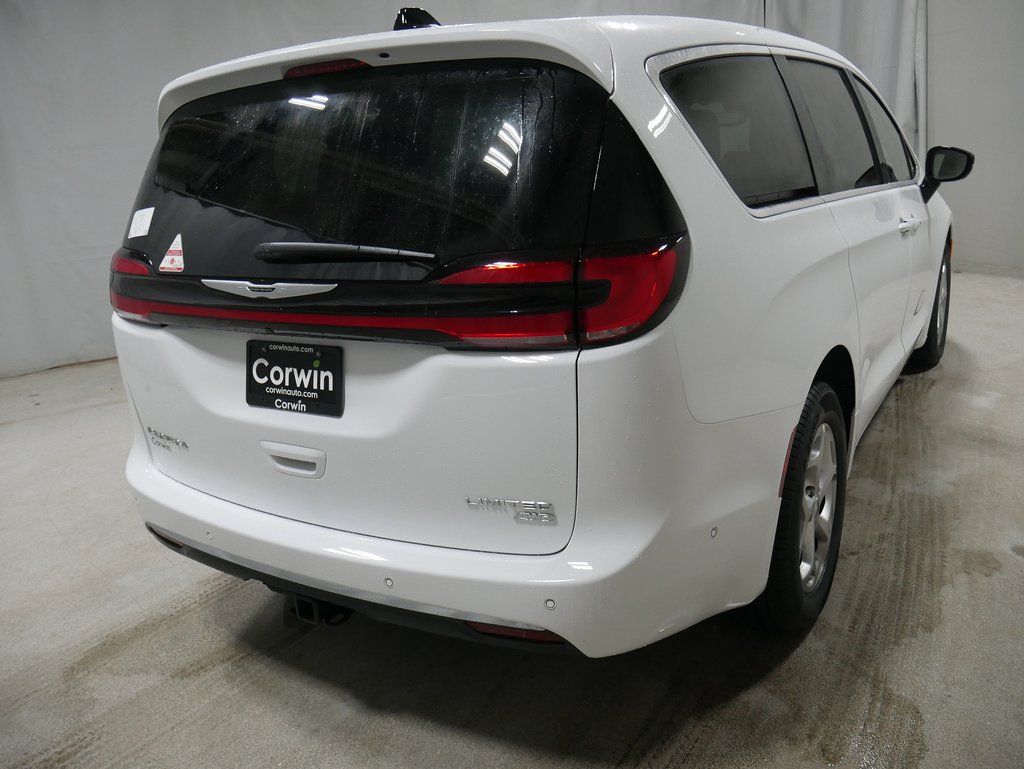 new 2024 Chrysler Pacifica car, priced at $47,925