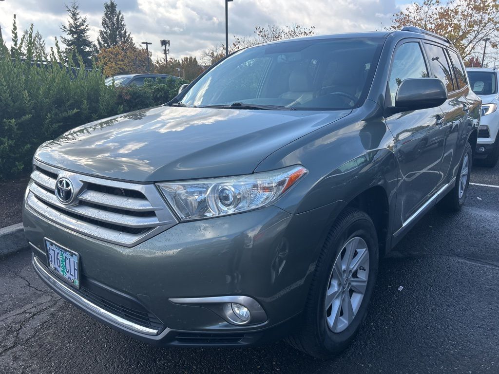 used 2013 Toyota Highlander car, priced at $14,992