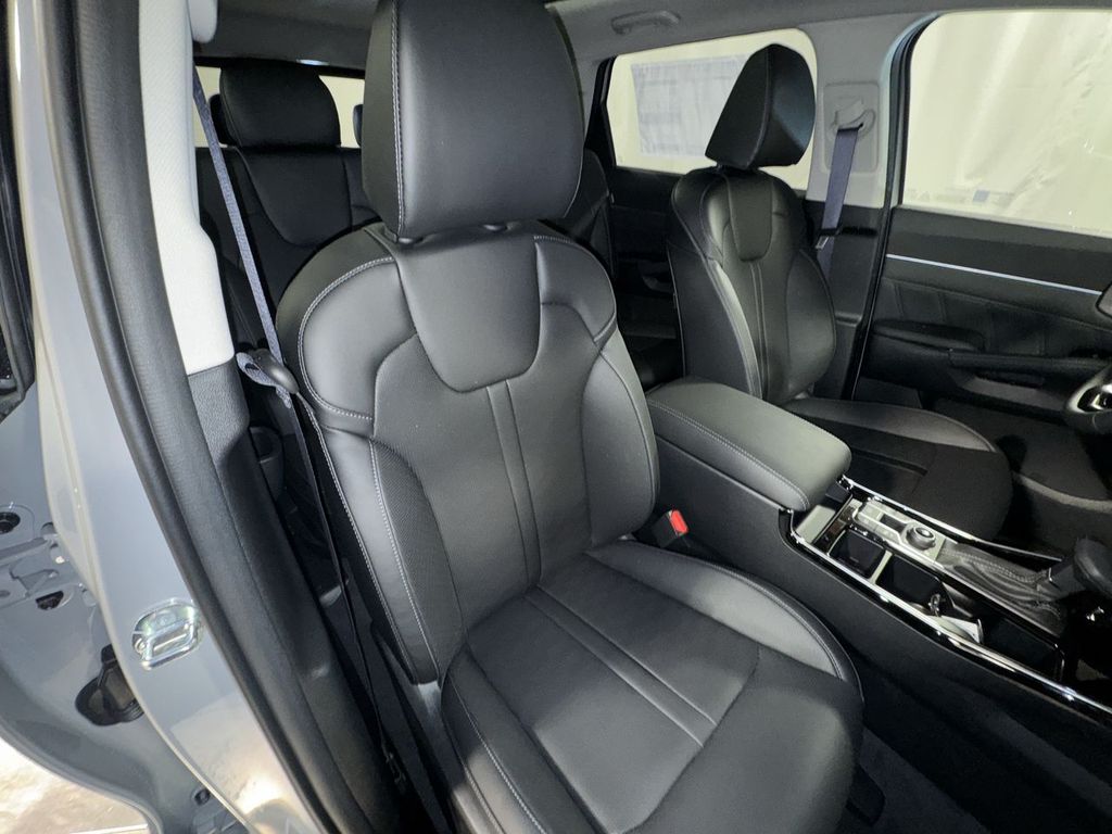 new 2025 Kia Sorento car, priced at $45,775