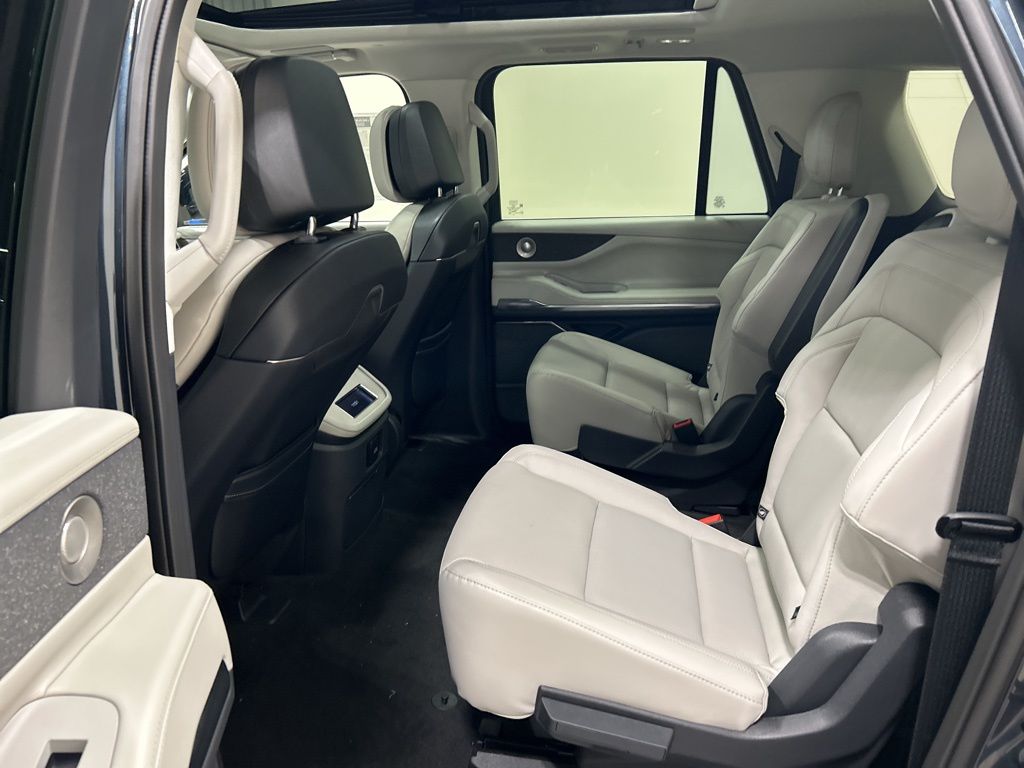 new 2025 Lincoln Navigator L car, priced at $104,685