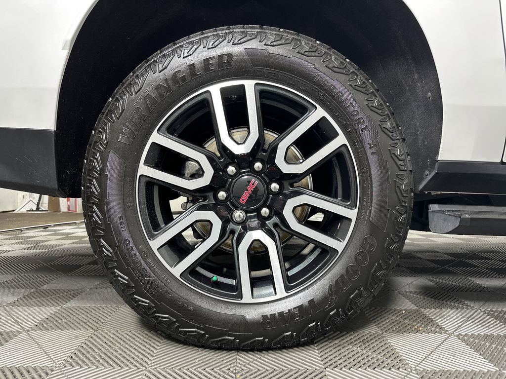 used 2024 GMC Yukon XL car, priced at $71,103