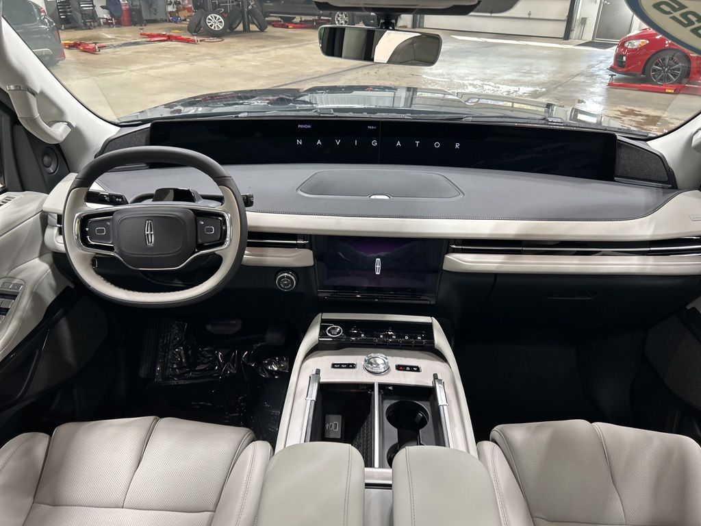 new 2025 Lincoln Navigator L car, priced at $104,685