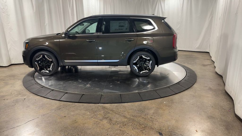 new 2025 Kia Telluride car, priced at $41,179