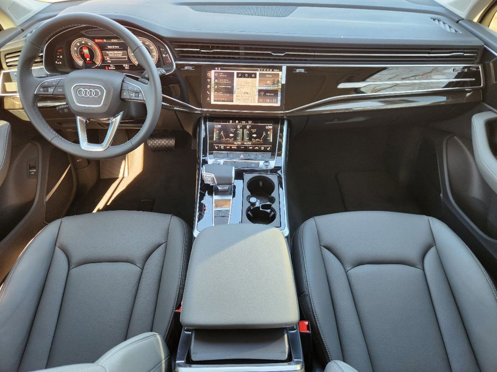 new 2025 Audi Q7 car, priced at $77,010