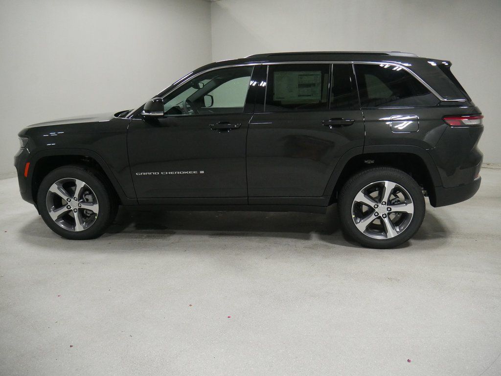 new 2024 Jeep Grand Cherokee car, priced at $47,420