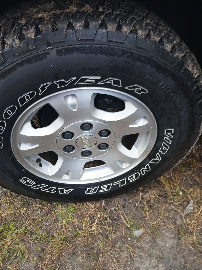 used 2002 Chevrolet Avalanche 1500 car, priced at $6,991