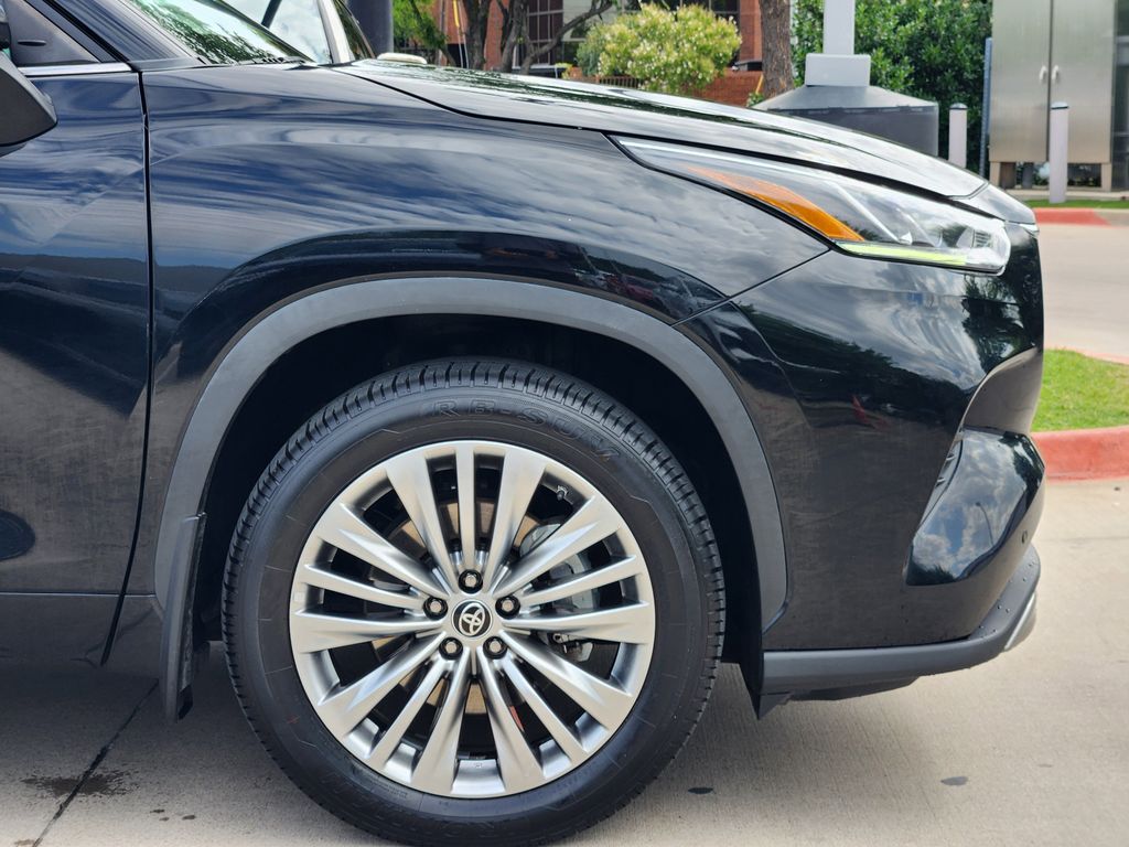 used 2022 Toyota Highlander car, priced at $39,792