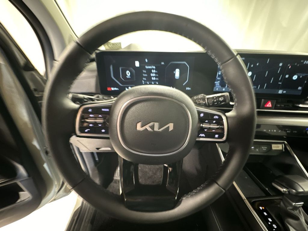 new 2025 Kia Carnival car, priced at $47,055