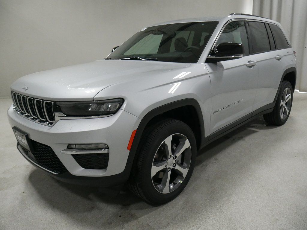 new 2024 Jeep Grand Cherokee car, priced at $47,420