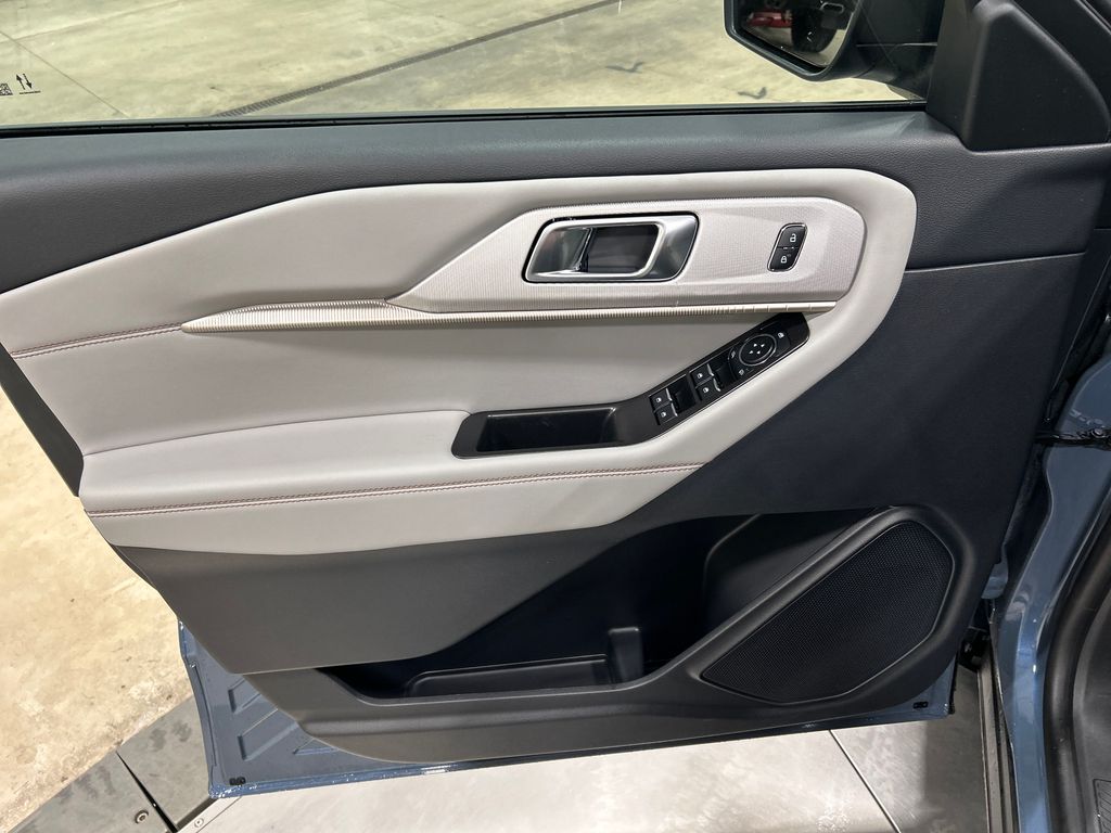 new 2025 Ford Explorer car, priced at $46,275