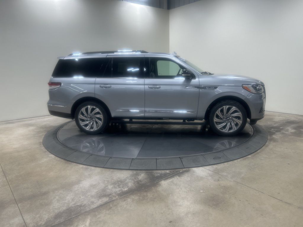 used 2022 Lincoln Navigator car, priced at $58,127