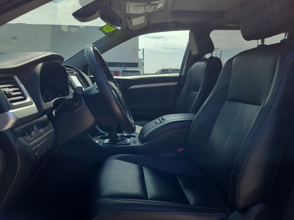 used 2019 Toyota Highlander car, priced at $29,986