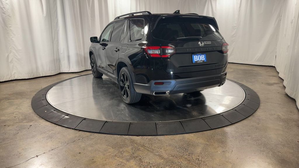 new 2025 Honda Pilot car, priced at $56,075