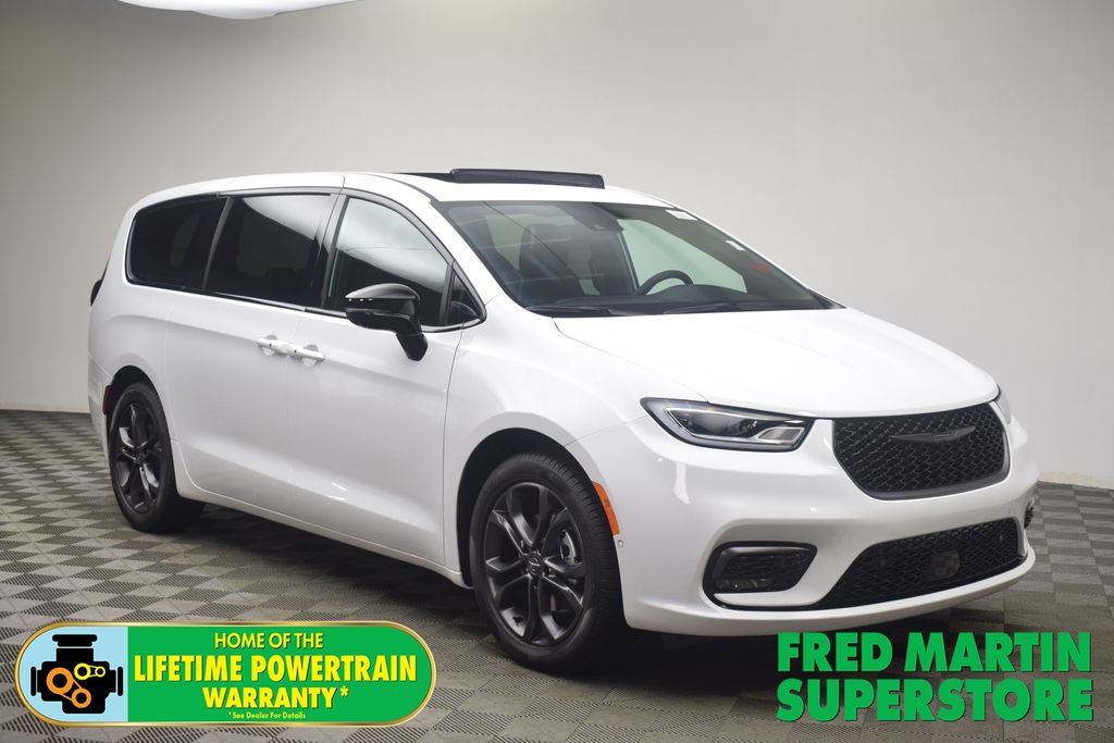 new 2026 Chrysler Pacifica car, priced at $45,559